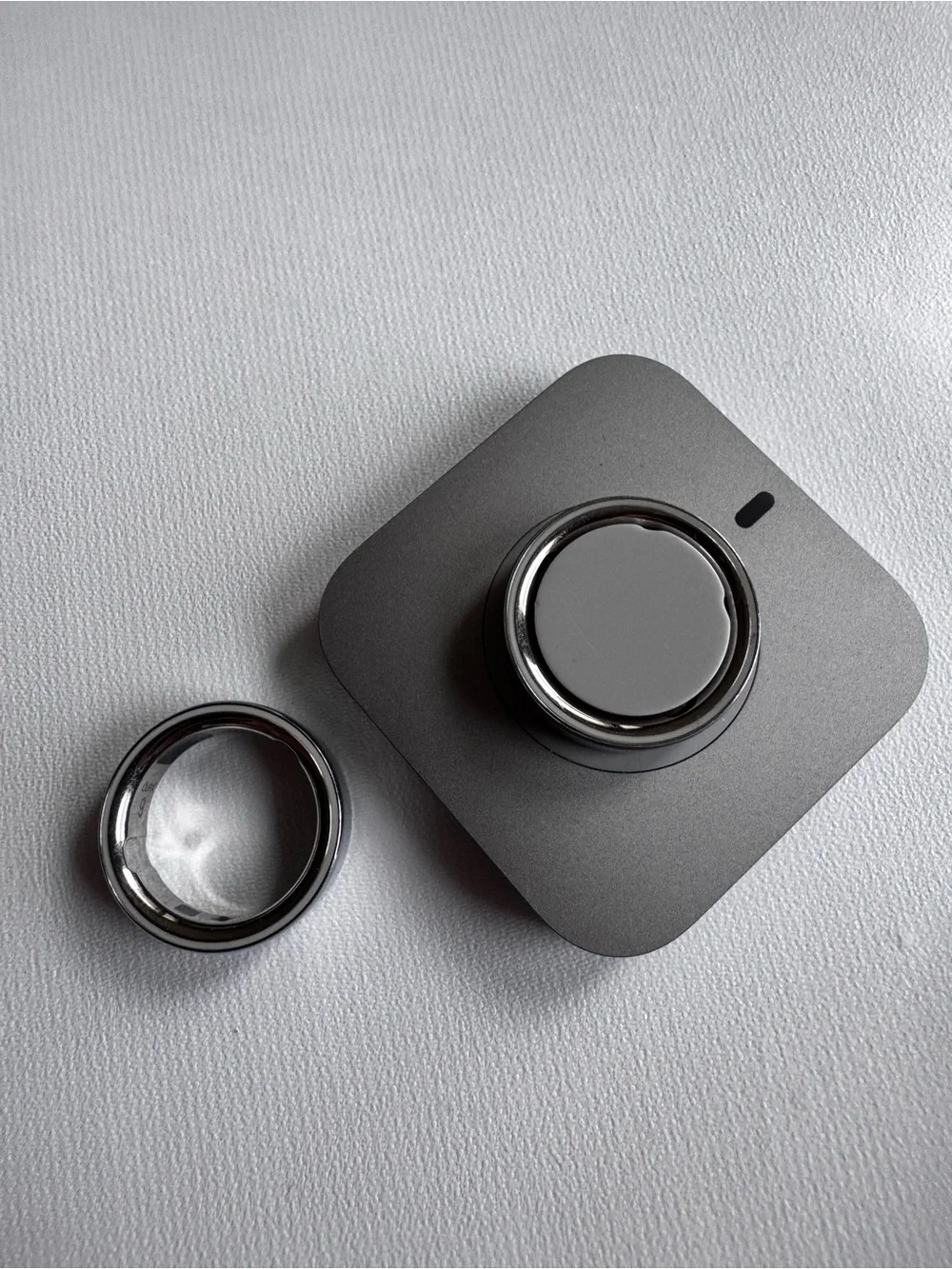 Oura Gray Magnetic Ring Accessory with Silver Accent
